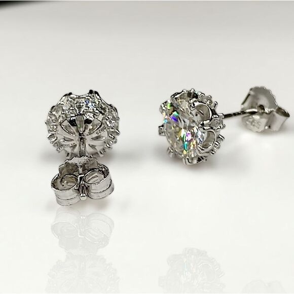 Certified 1.00CT VVS1 Moissanite Diamond Luxury Stud Earrings - Picture 5 of 14